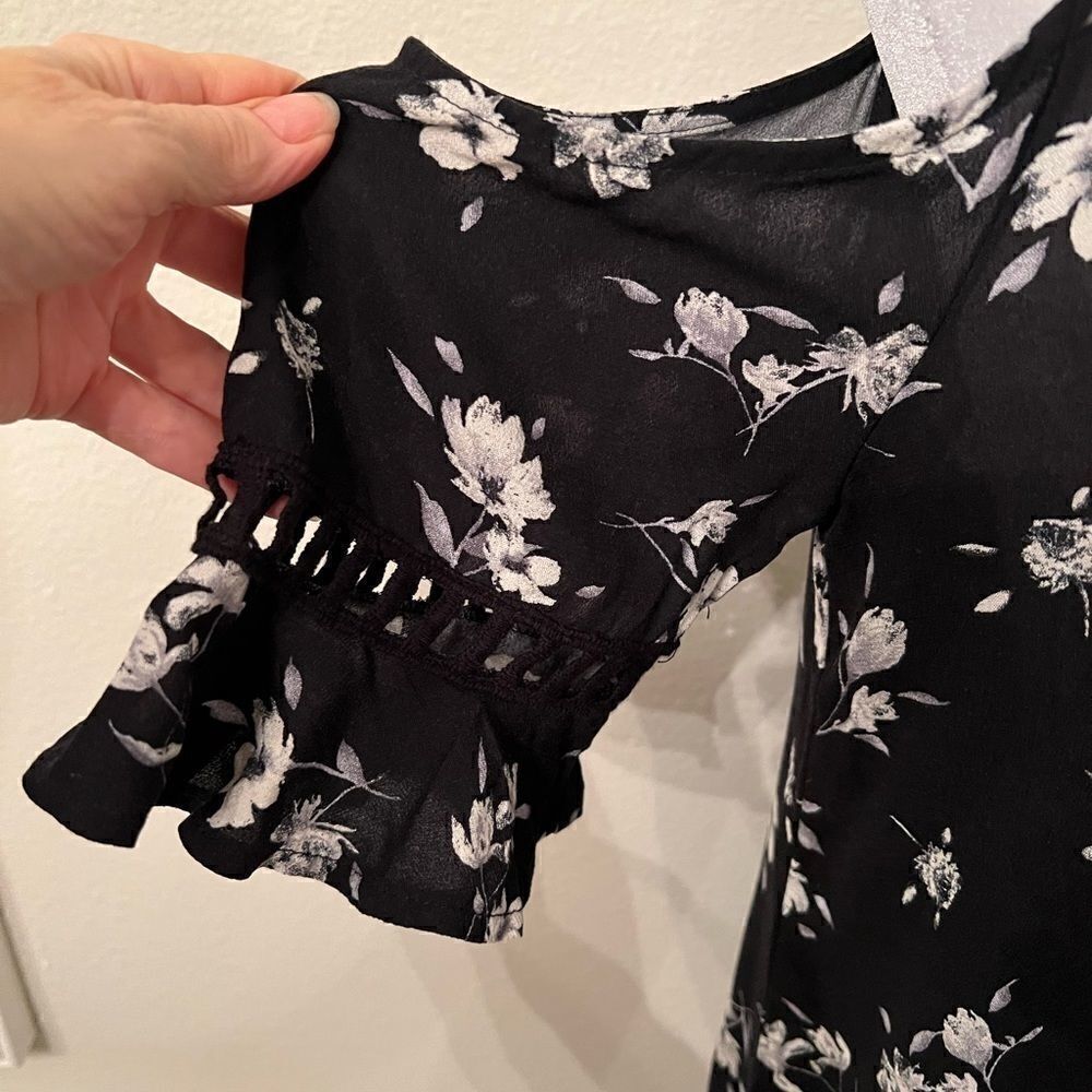 Xhilaration size small SS cold shoulder black and white floral dress EUC - Picture 3 of 10